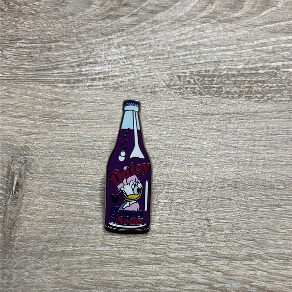Disney Purple Daisy Duck trading pin